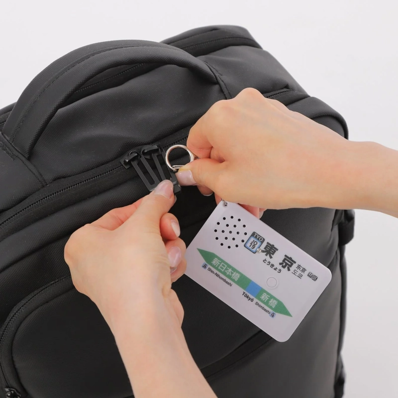 リュックに取り付けられたキーホルダー