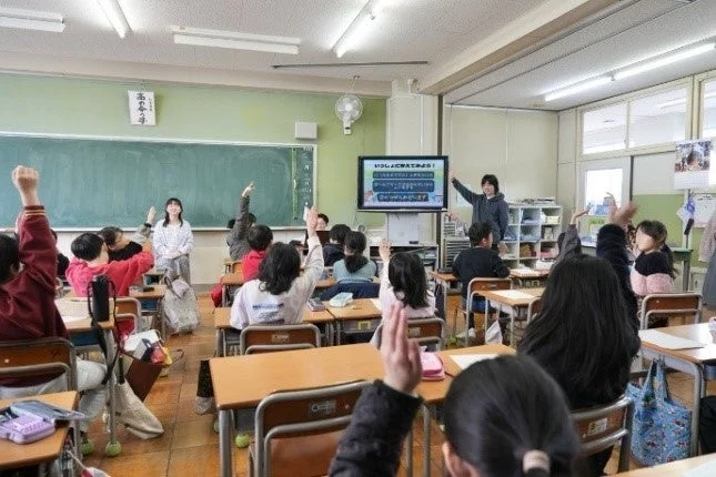 教室でヘルプマークの授業