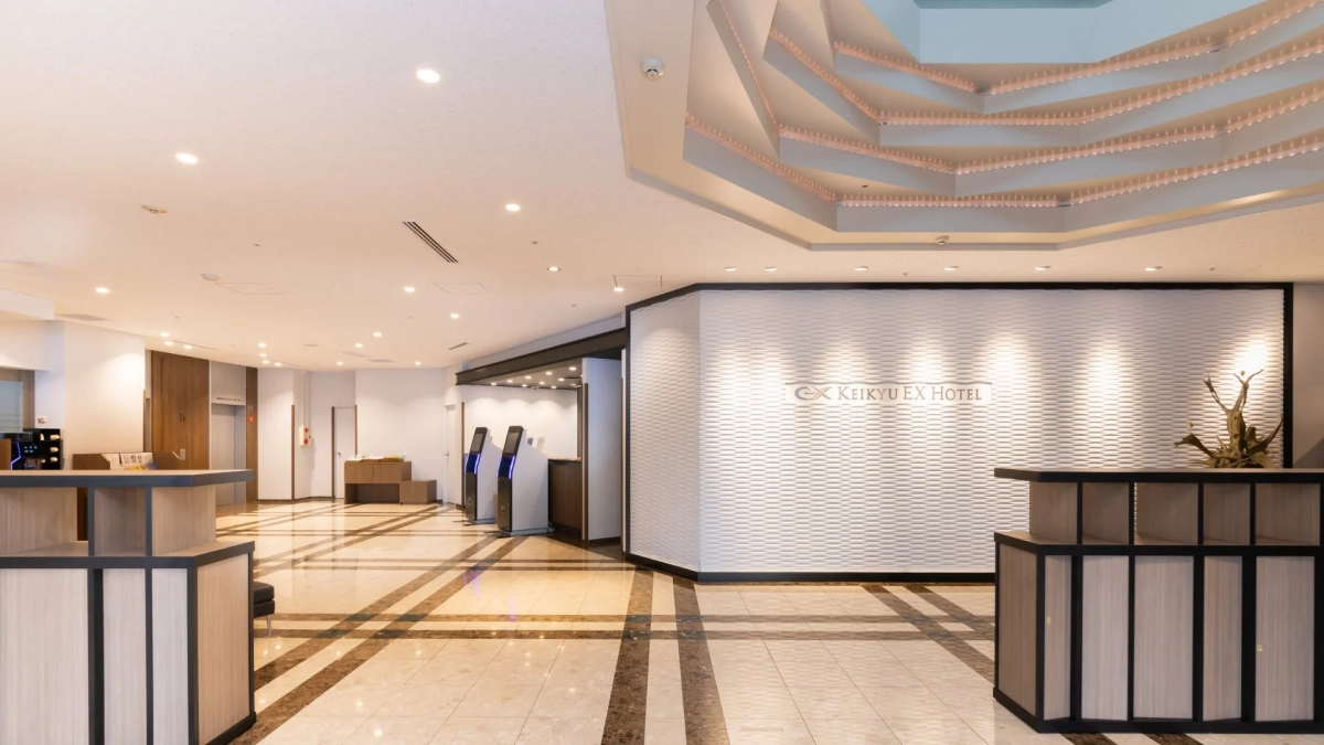 京急EXホテルの広々としたロビー