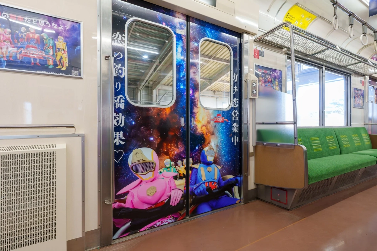 ラッピング電車内