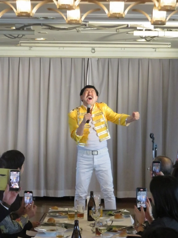 フレディ・マーキュリー、ものまね、ライブ、パフォーマンス