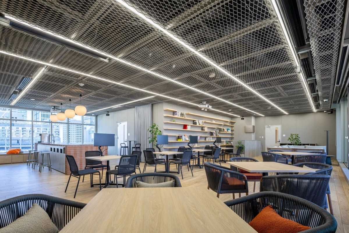 モダンなオフィスまたはコワーキングスペースのラウンジエリア