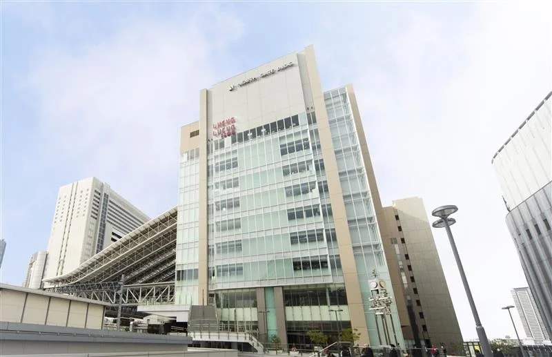 ルクア大阪外観