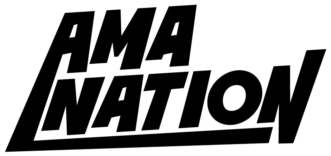 「AMA NATION」と書かれたロゴマークです。力強い太字の斜体で表現されており、下部にはアンダーラインが引かれています。