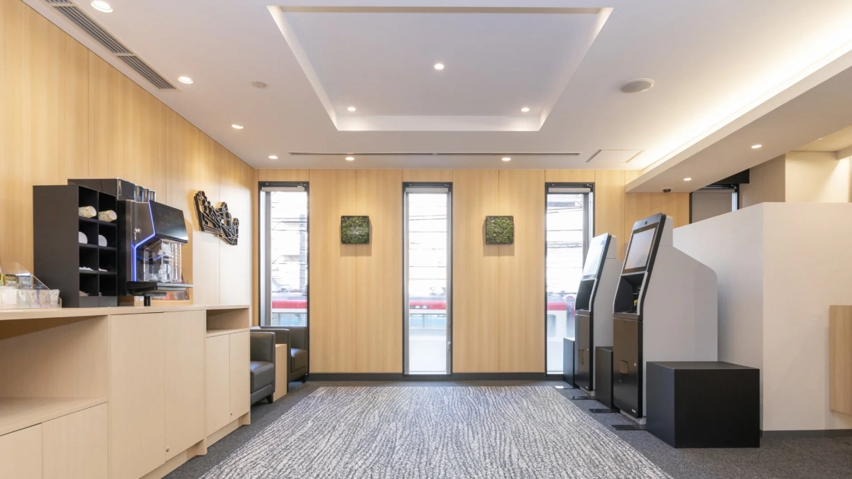 ホテルのモダンなロビーまたはラウンジ