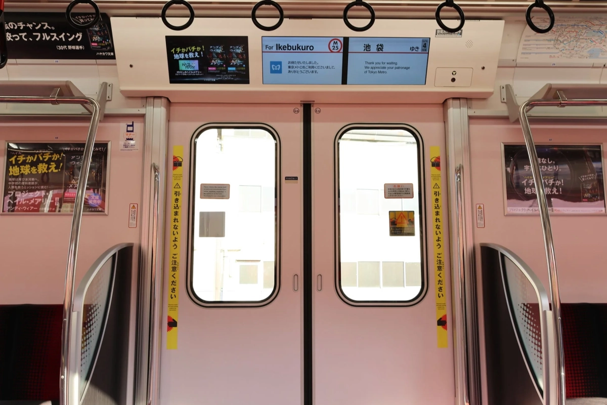 東京メトロ車内、広告