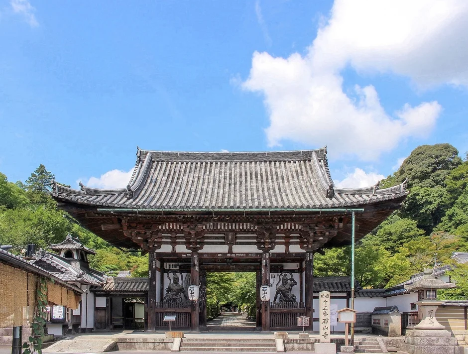 石山寺の仁王門