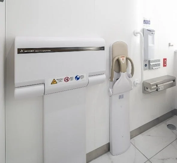 駅構内のベビーシートとベビーチェア