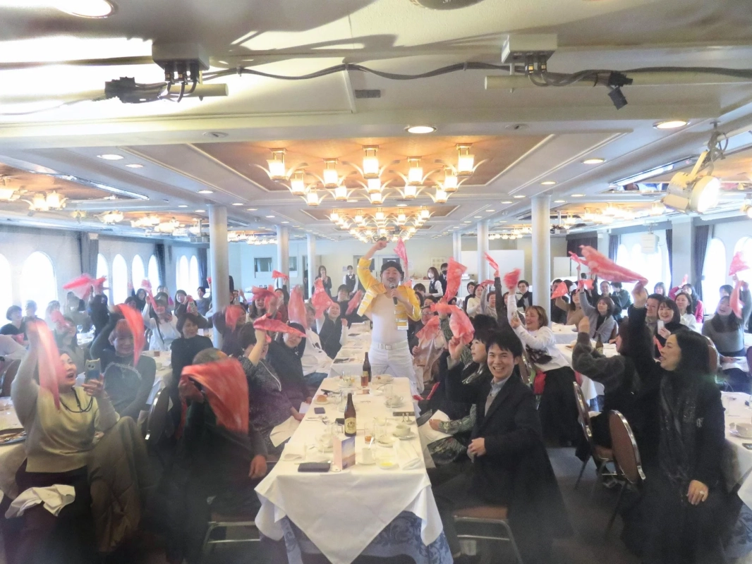 宴会、パーティー、イベント、大勢の人、赤い布