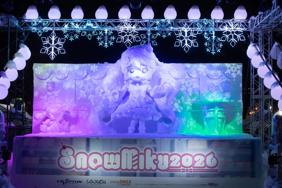雪ミク雪像ライトアップ