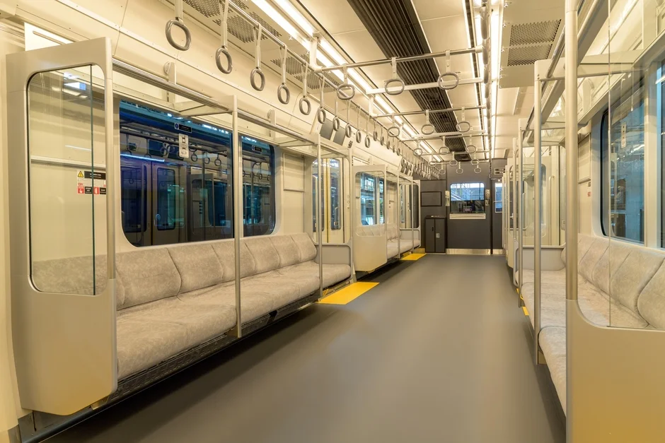 電車の車内、座席