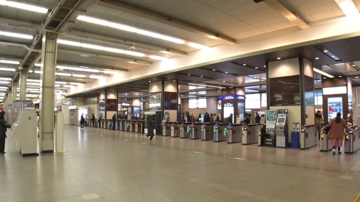 大阪梅田駅の多数の自動改札機