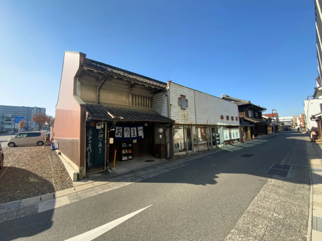 ありまつ、山薬局の街並み