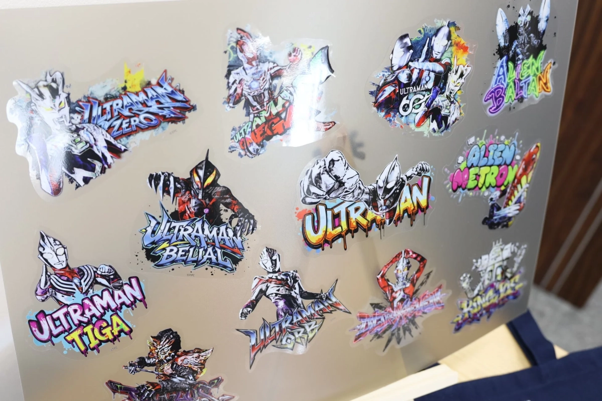 ウルトラマンデザインのステッカー