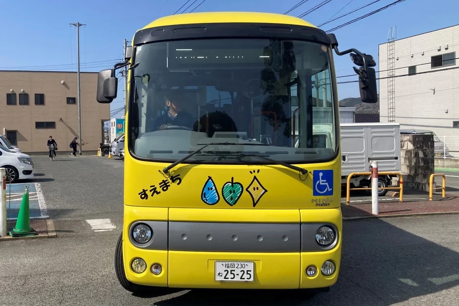 黄色のコミュニティバス