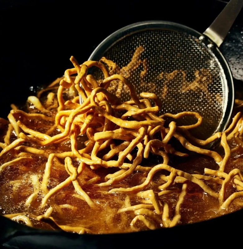 自家製麺の3度揚げ