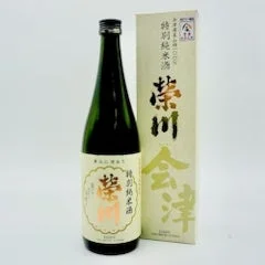 福島県の日本酒「榮川 特別純米酒」の緑色の瓶とその化粧箱