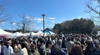 イベント会場の人混み