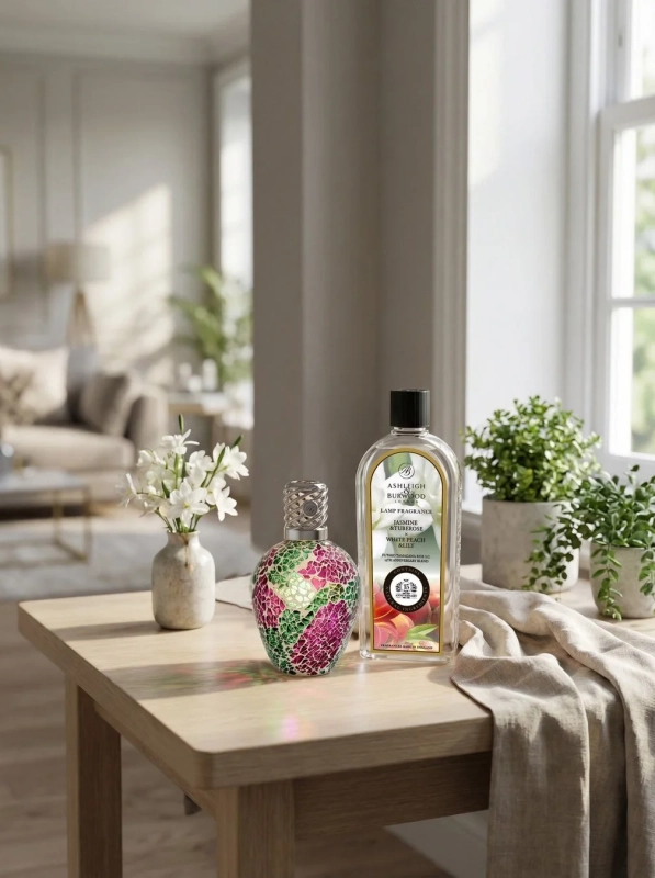 モザイク柄のアロマランプとフレグランス