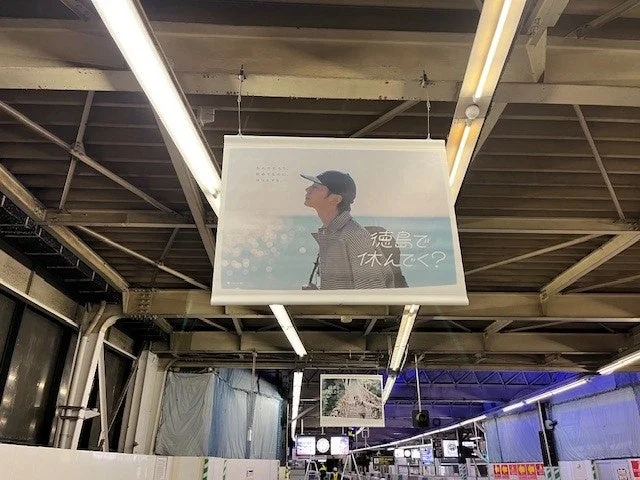 羽田空港地下ロビー広告