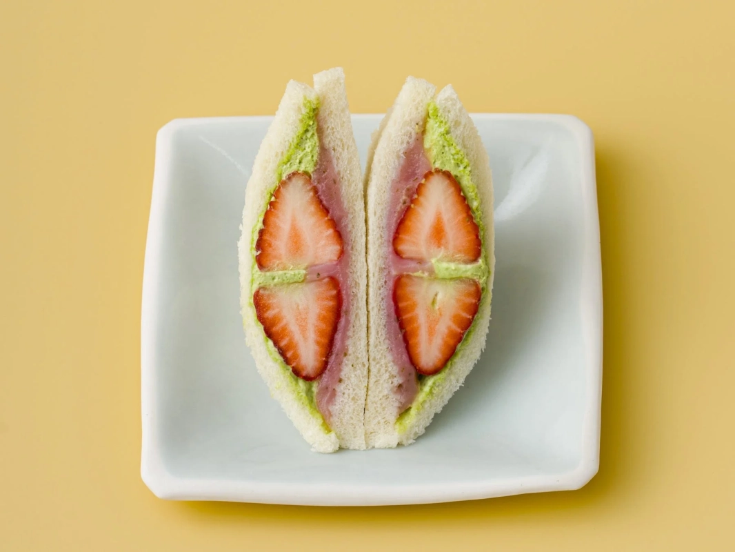 さくらあんいちごのピスタチオクリーム