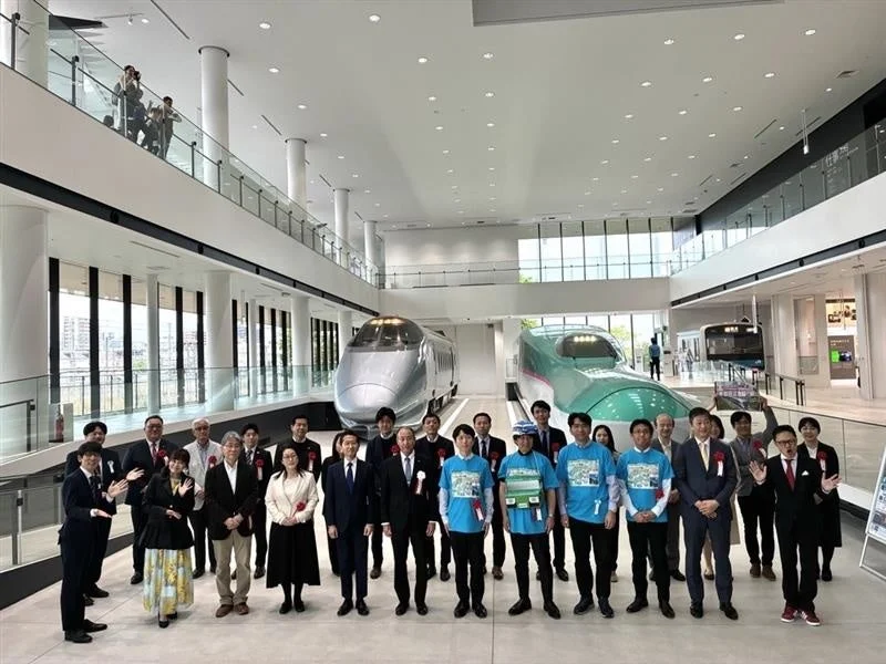 受賞関係者の集合写真