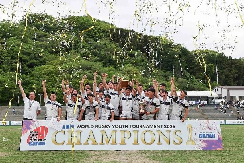 男子チームの優勝祝賀写真