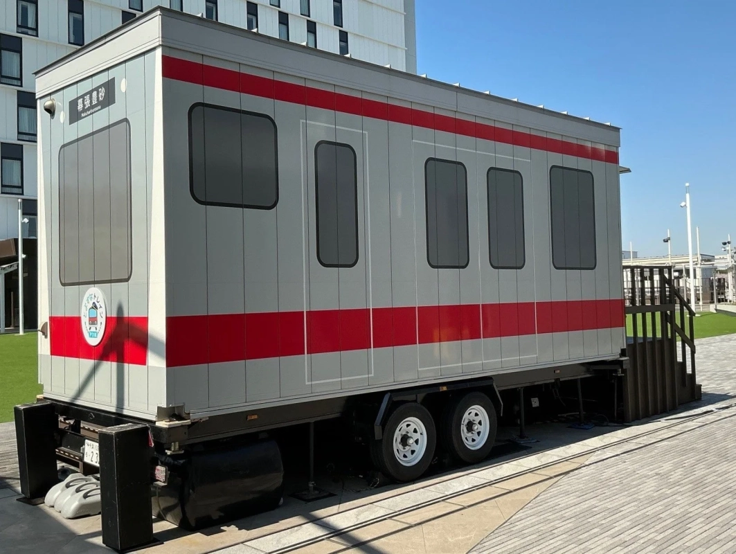 鉄道車両風のトレーラーハウス