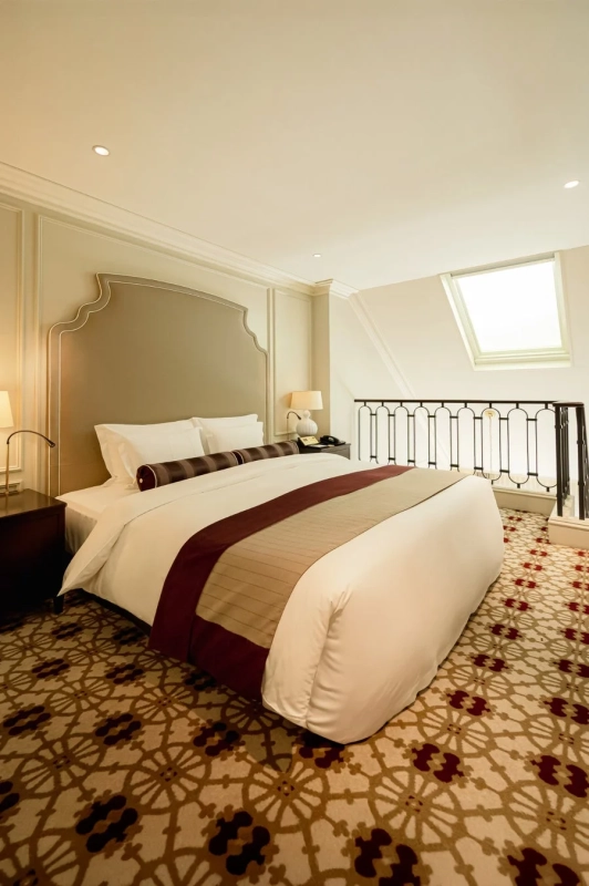 豪華なホテルのベッドルーム