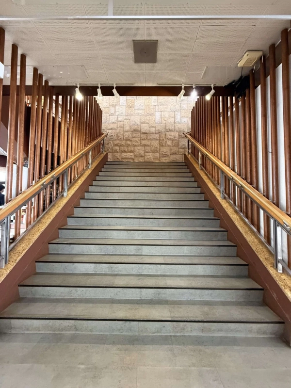 スカイラウンジ階段