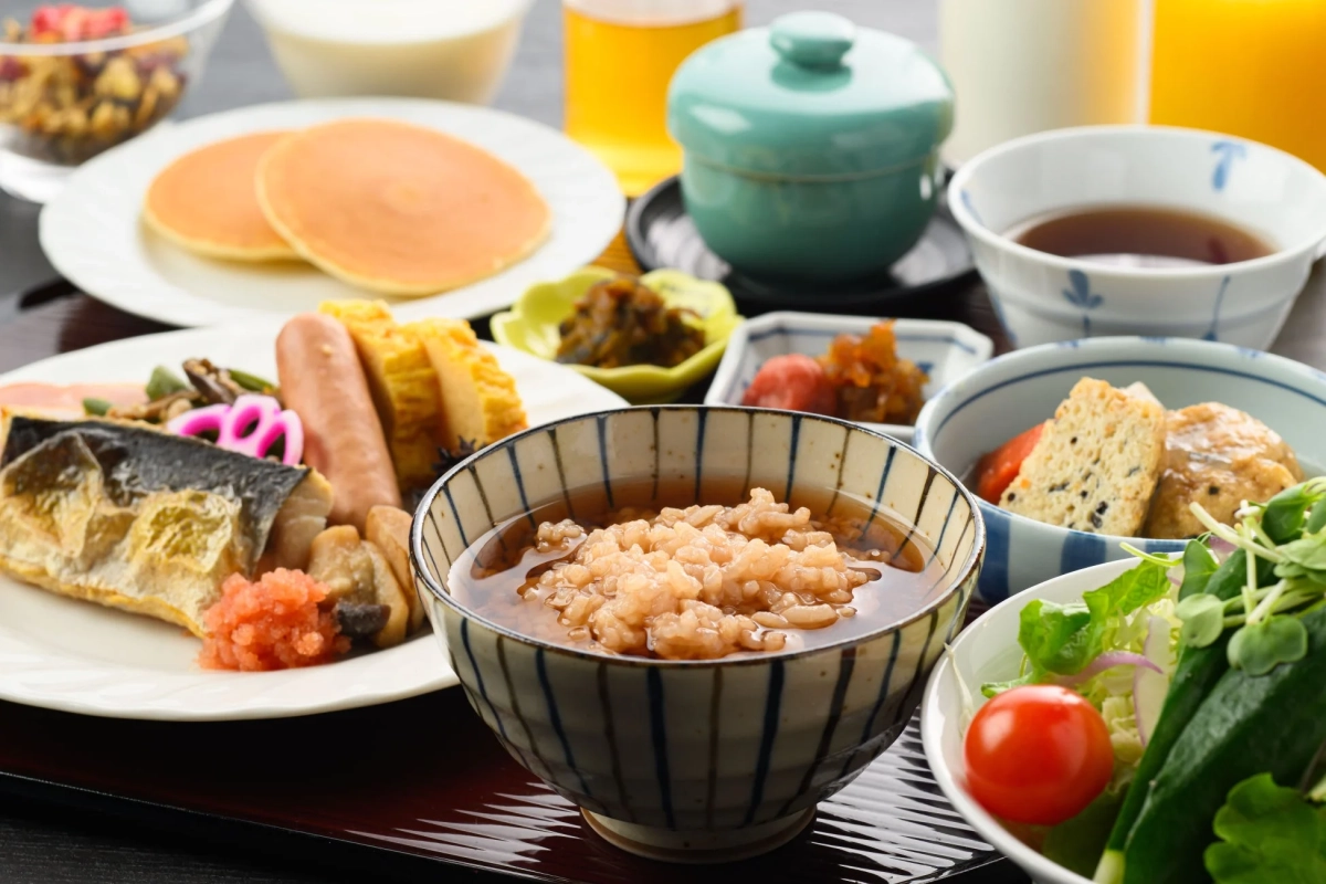 和洋折衷の朝食ビュッフェ