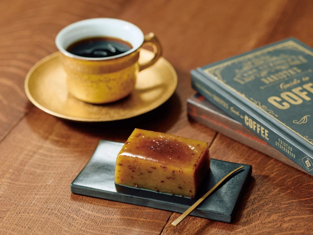 コーヒー,スイーツ,本,読書,休憩,カフェ,木目調,デザート