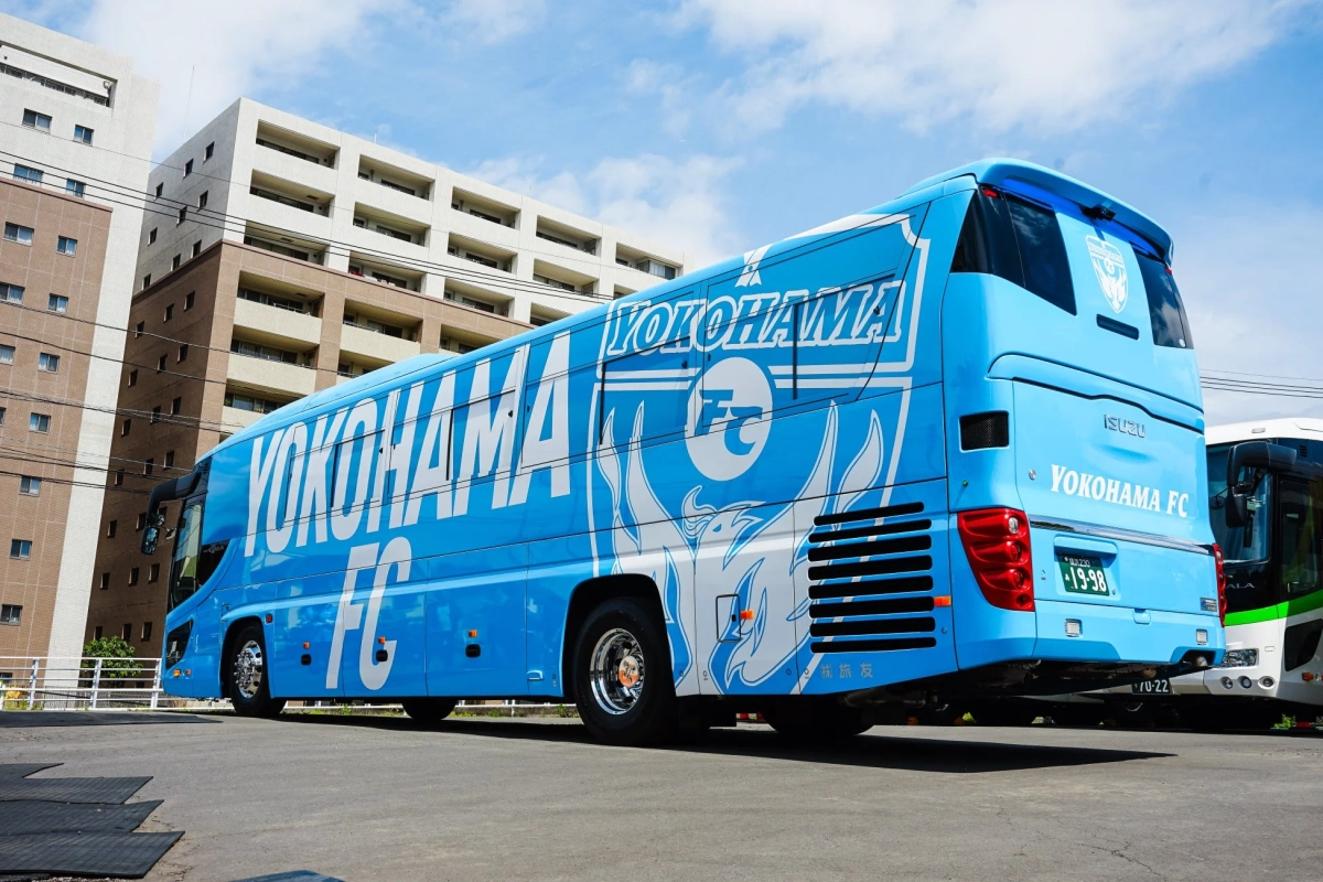 横浜FCオリジナルラッピングバス