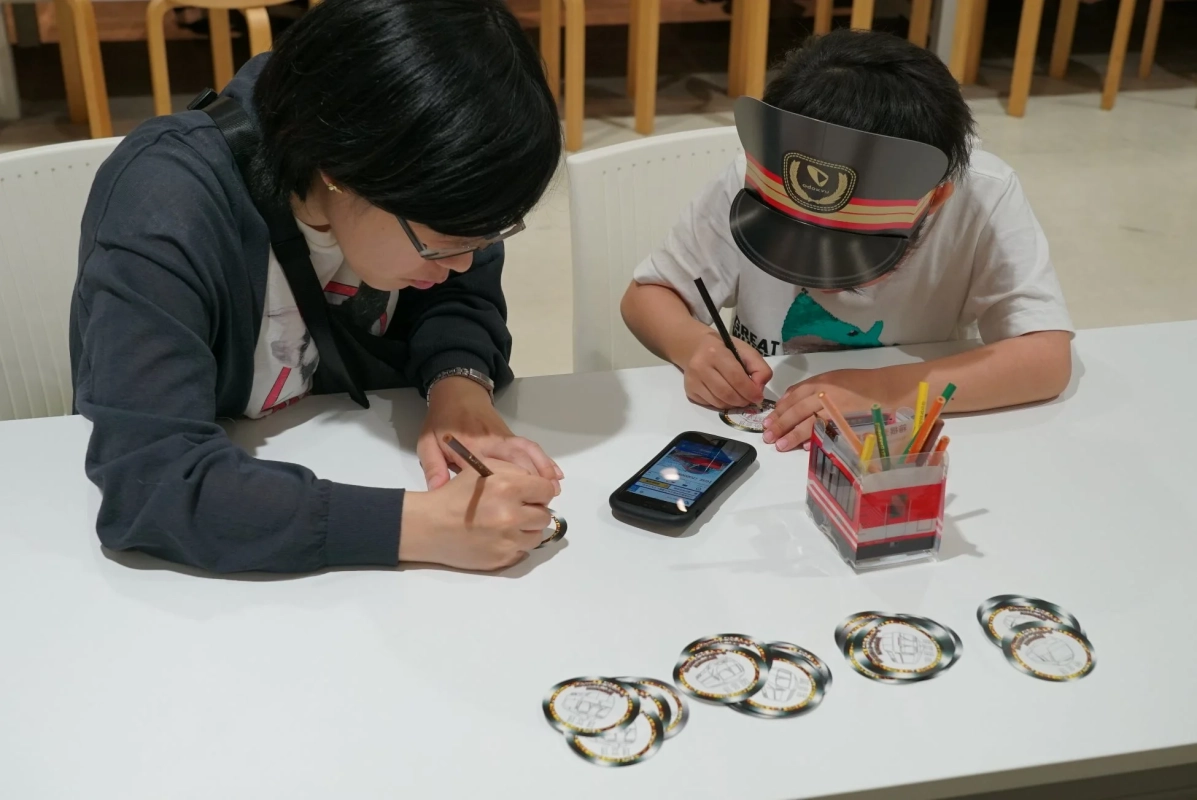 ロマンスカーぬり絵缶バッジ作成＆ペーパークラフト作成