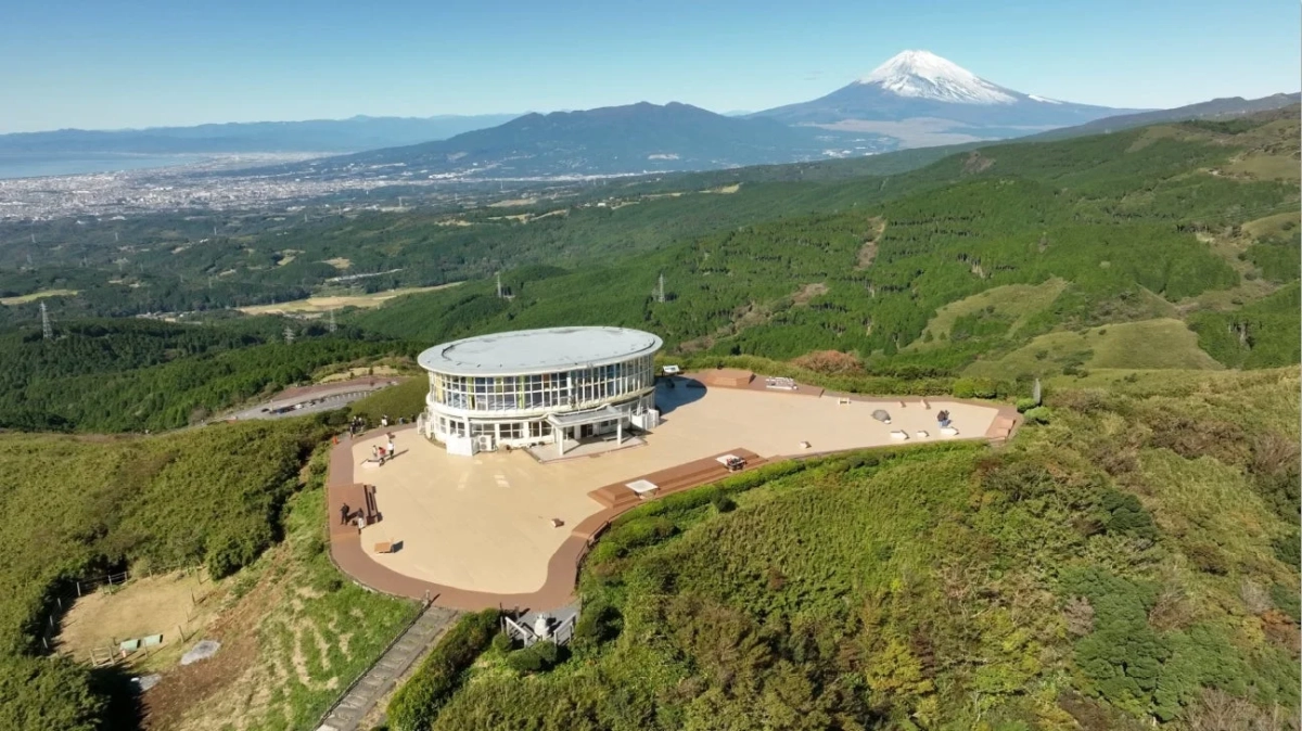 富士山と展望台のパノラマ