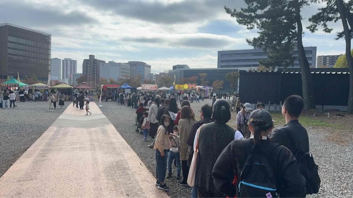 多くの来場者で賑わう会場