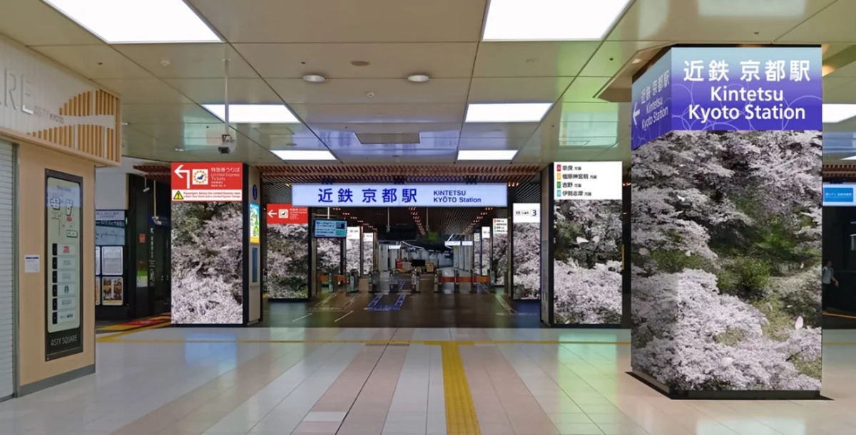 近鉄京都駅の改札口付近の様子