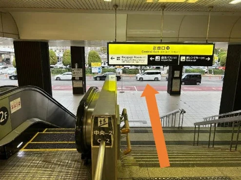 1階への階段・エスカレーター