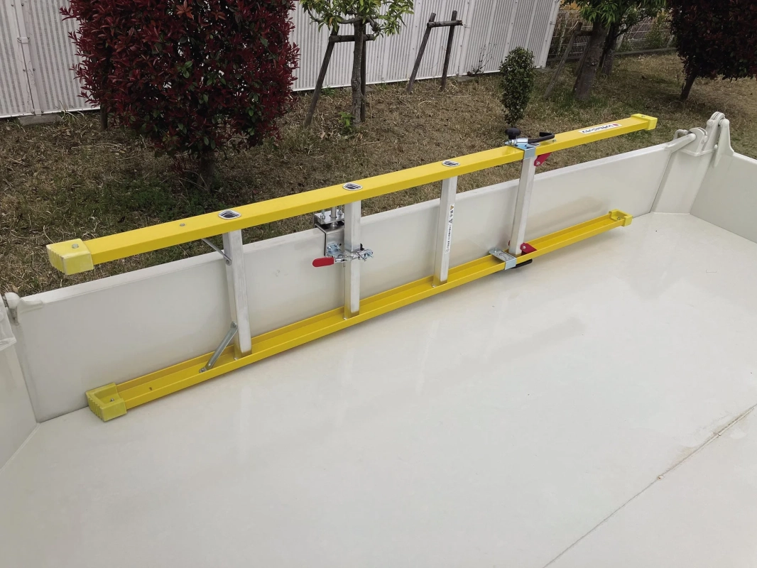 はしご固定具