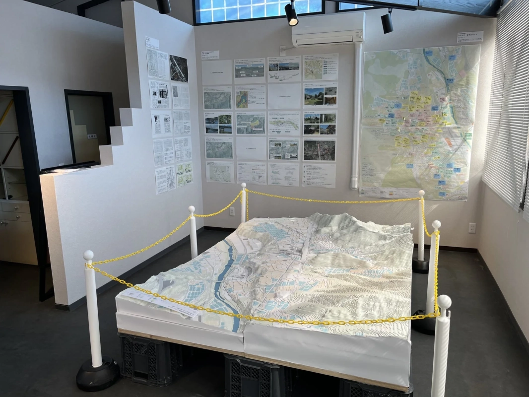 UDCみなかみ展示室の地形模型と計画パネル