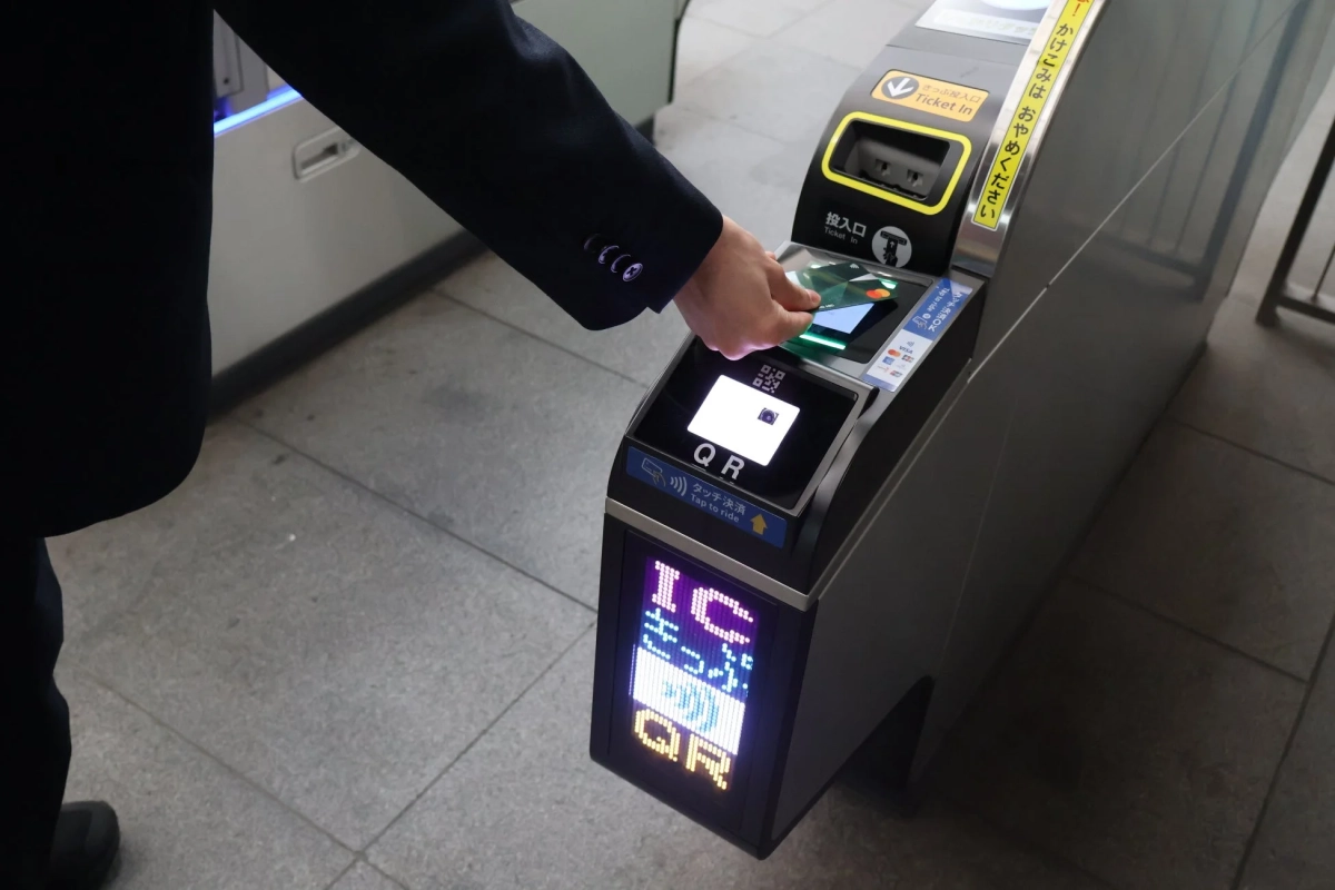 タッチ決済対応改札機