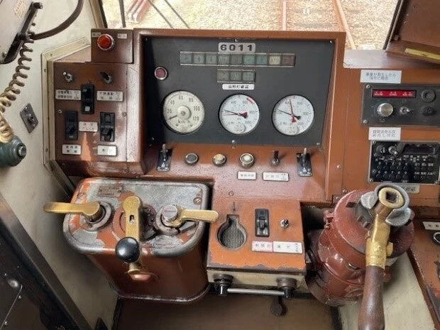 電車の運転席