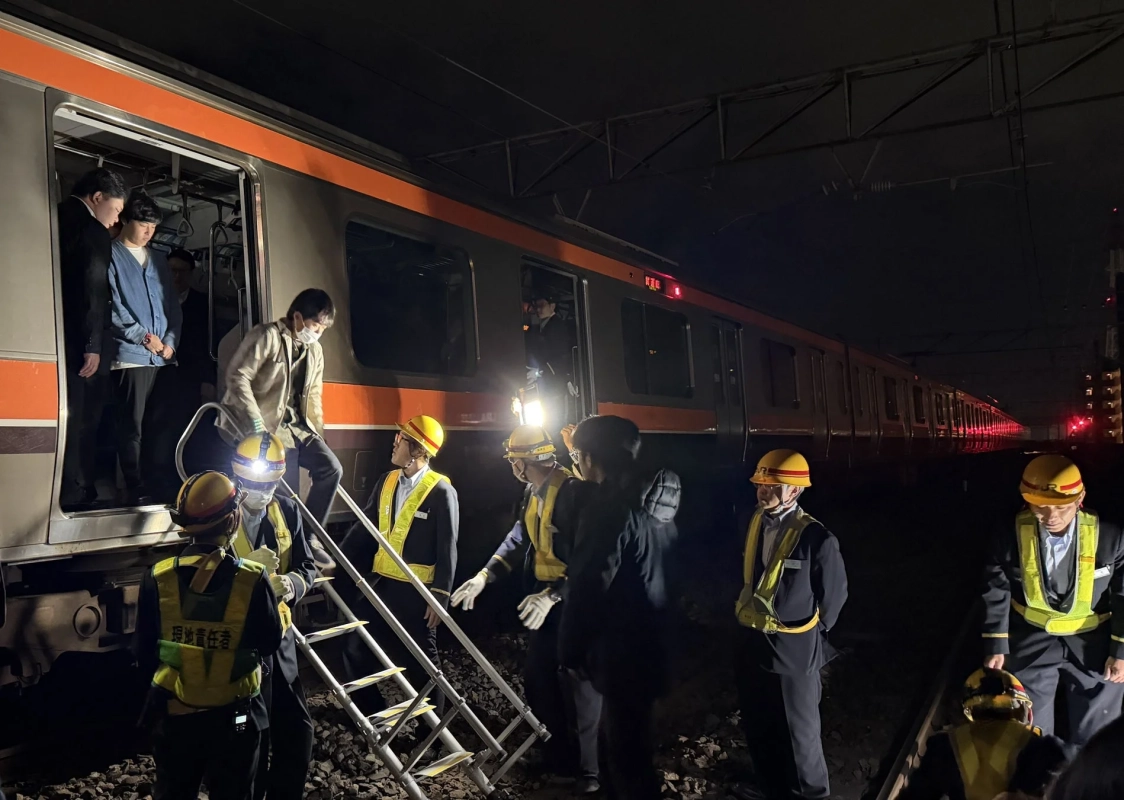 夜間の列車からの降車誘導