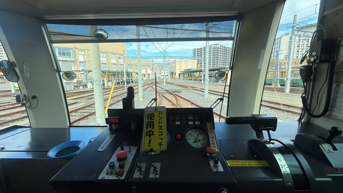 電車の運転席