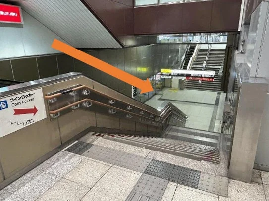 2階への階段・エスカレーター