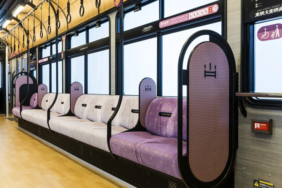KYOTRAM車内、座席の様子