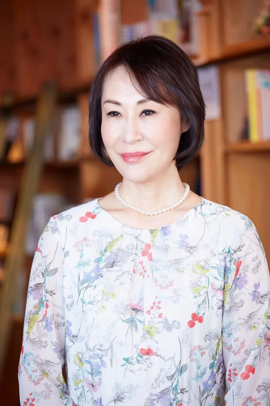 小松成美氏