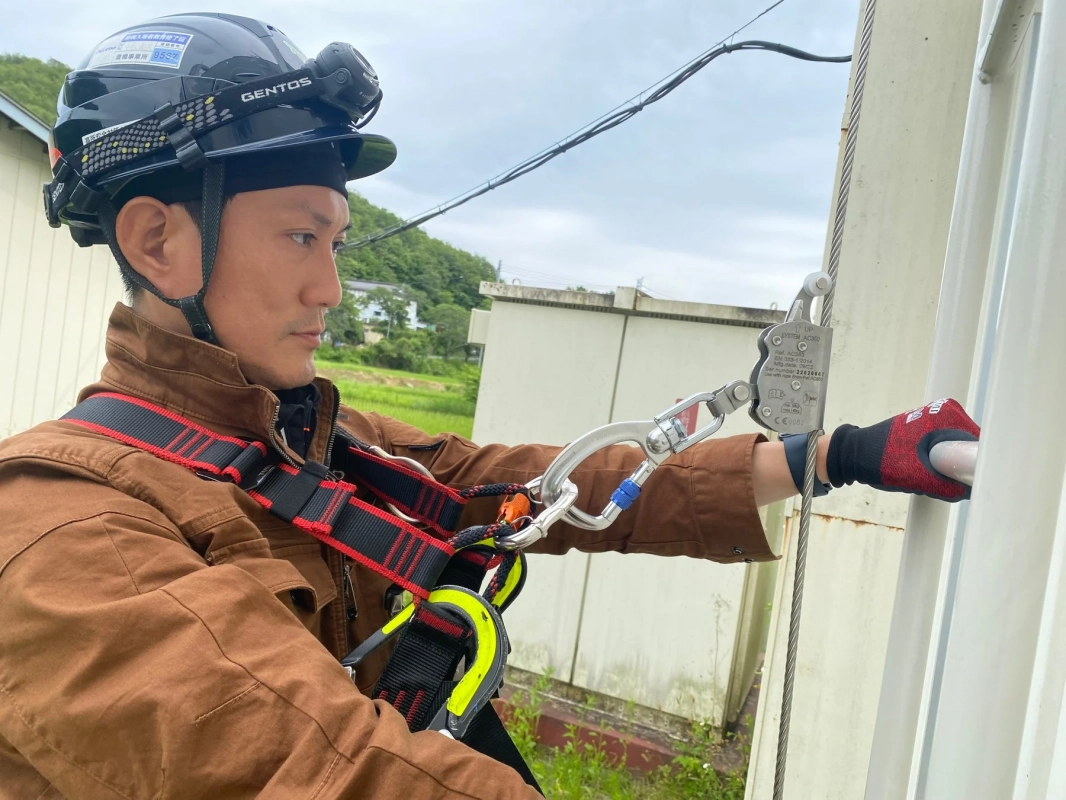 高所作業員と安全装置