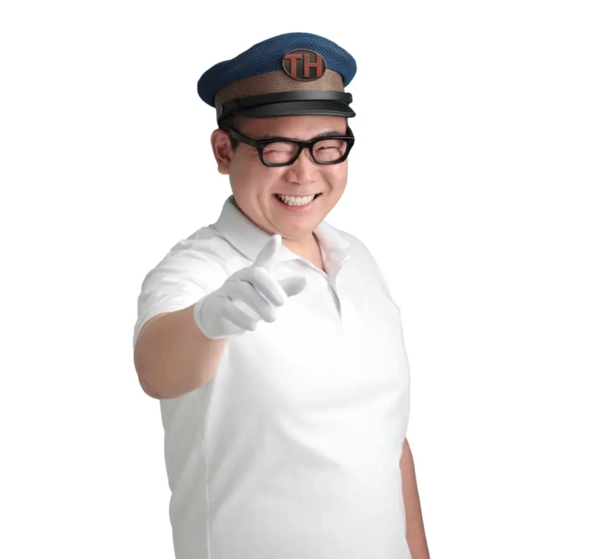 代表取締役の笑顔の人物画像