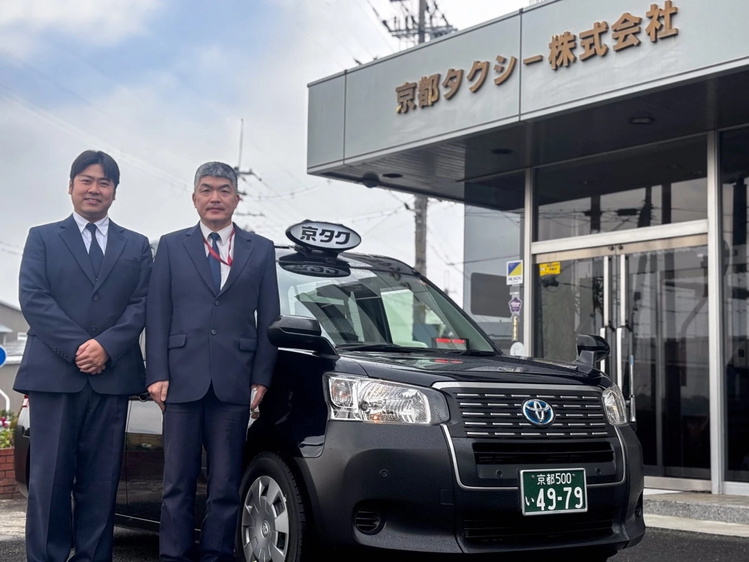 京都タクシー株式会社の車両と社員